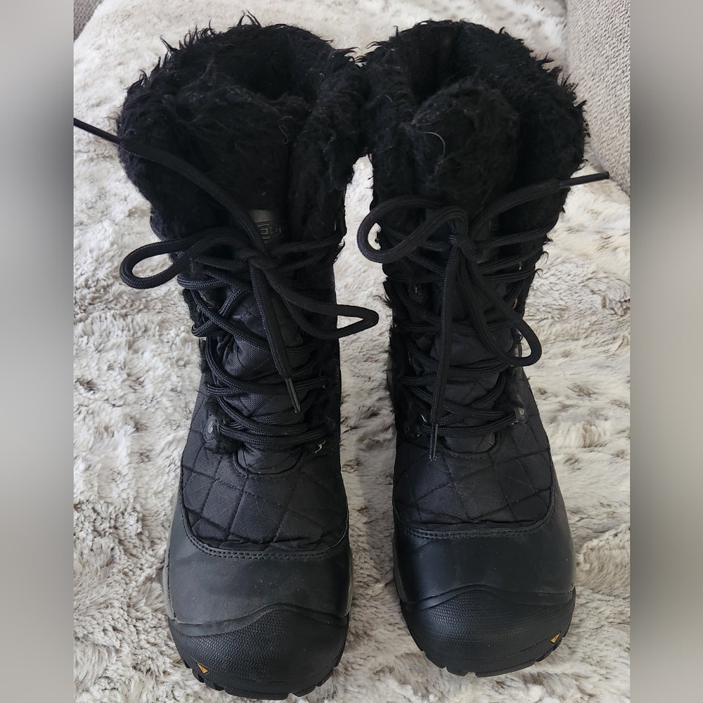 Keen Snow Boots 8.5 Woman